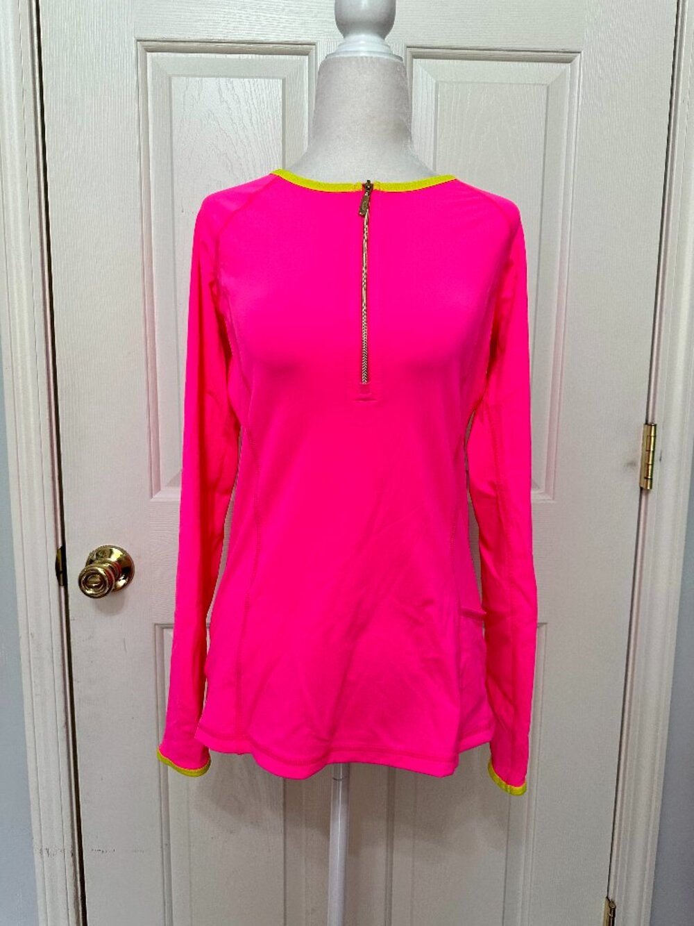 LILLY PULITZER  SYDNEY SUNGUARD LUXLETIC UPF 50+ HOT PINK BARBIECORE RASHGUARD S